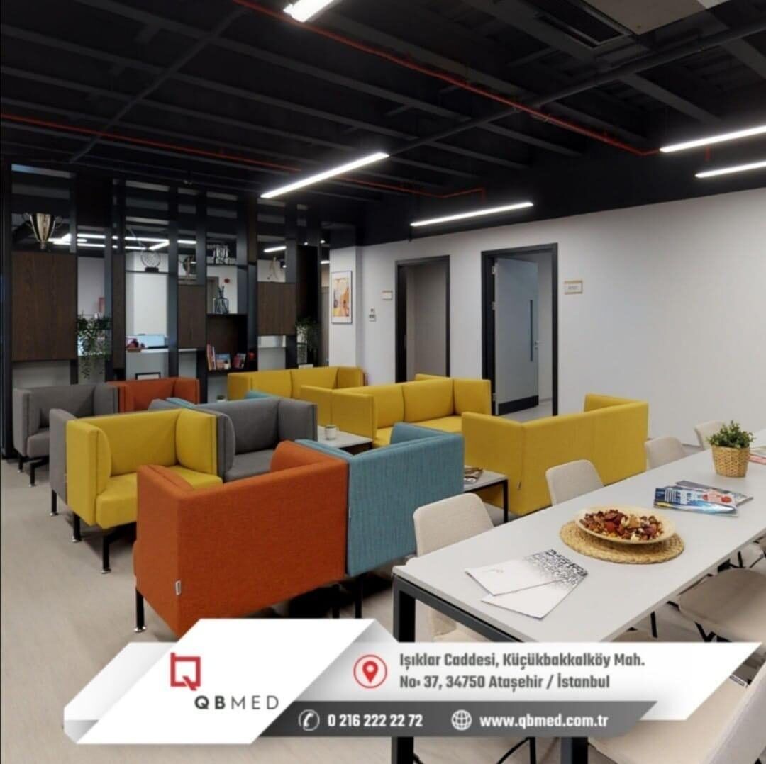 QBMED Plaza renkli bekleme salonu oturma grubu