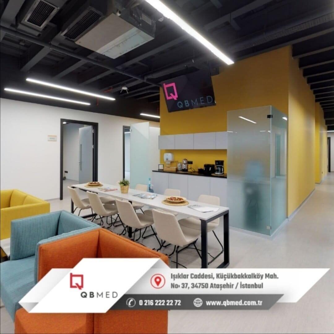 QBMED Plaza bekleme ve dinlenme alanı