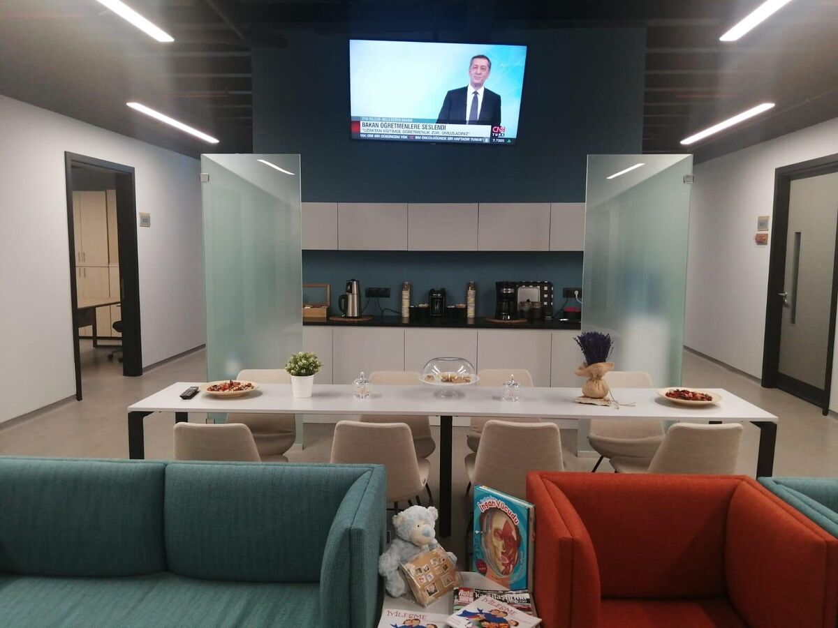 Çocuk dostu bekleme alanı ve dinlenme köşesi