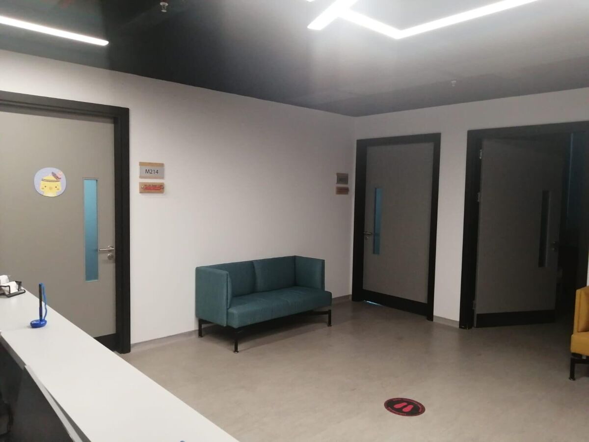 Dr. Serpil Can muayenehane girişi — QBMED Plaza M214, Ataşehir / İstanbul