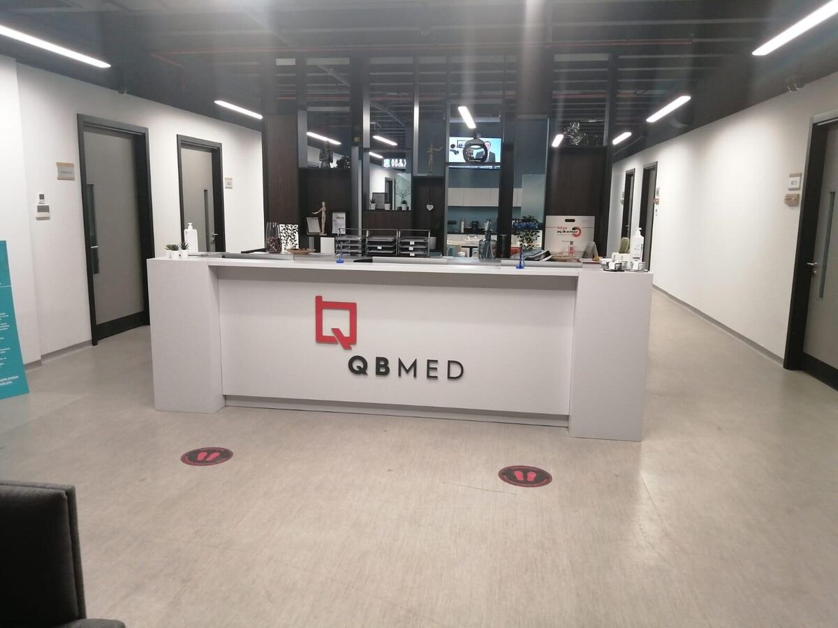 QBMED Plaza resepsiyon ve karşılama alanı — Can Pediatri, Ataşehir